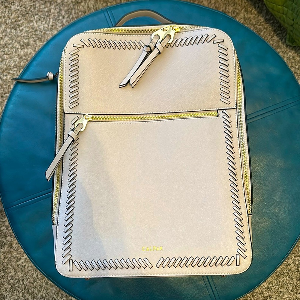 Carpak Kaya 15” laptop backpack in Stone